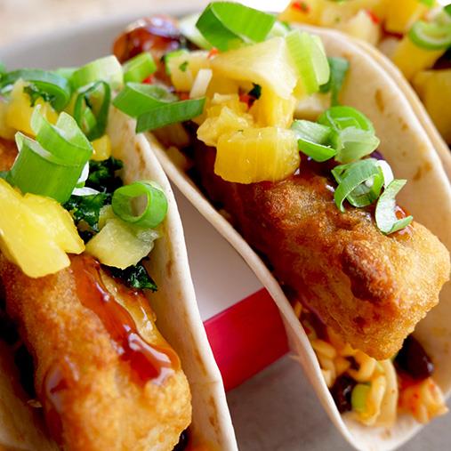 Fish'n Chips roll -tacoja, papumix ja ananassalsaa